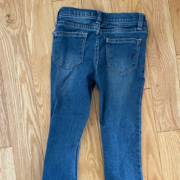 Girls Vigoss size 5 denim jeans with unicorn detail on knees - Picture 2 of 6